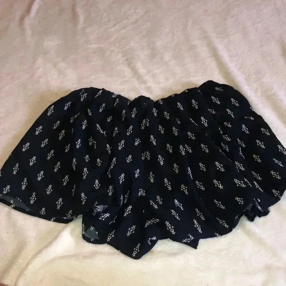 Abercombie & Fitch Shorts - Picture 2 of 5